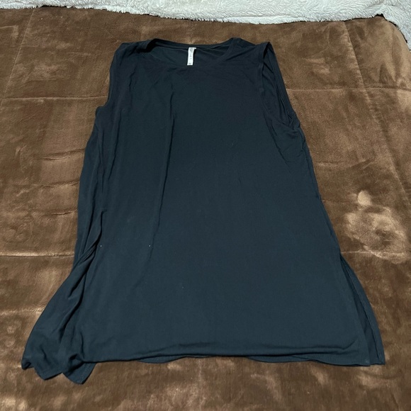 Bundle deal. 6 Woman’s size medium bundle of Fabletics - Picture 3 of 14